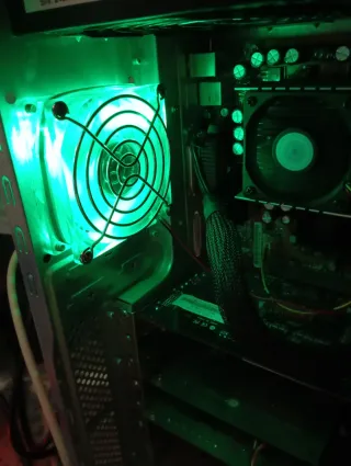 Torre PC Pentium III 1GHz Blanco/Azul