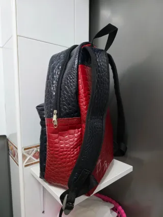 Mochila Cuero azul marino y Roja
