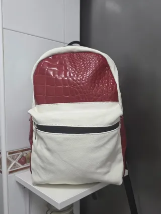 Mochila Cuero blanco y Roja