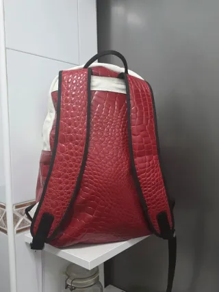 Mochila Cuero blanco y Roja