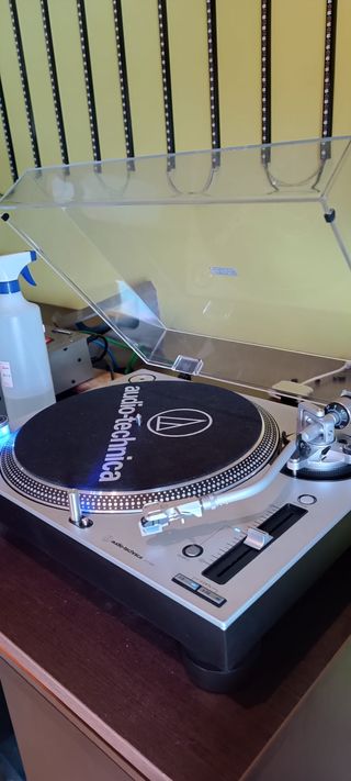 Tocadiscos Audio-Technica AT-LP140XP Color Plata