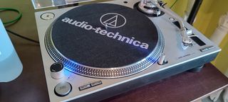 Tocadiscos Audio-Technica AT-LP140XP Color Plata