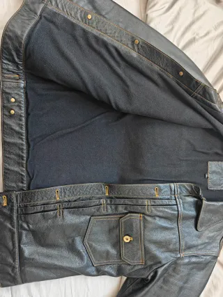 Chaqueta de cuero negra