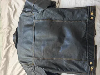 Chaqueta de cuero negra