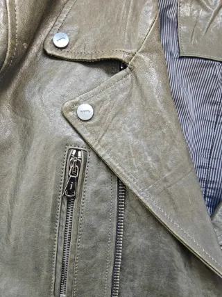 Chaqueta de cuero verde oliva