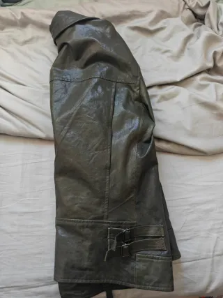 Chaqueta de cuero verde oliva