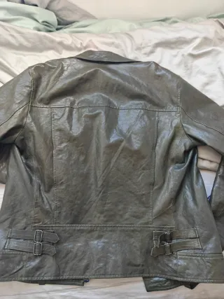 Chaqueta de cuero verde oliva