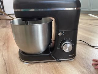 Amasadora Silvercrest Negra