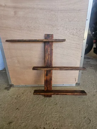 Estantería rústica de madera