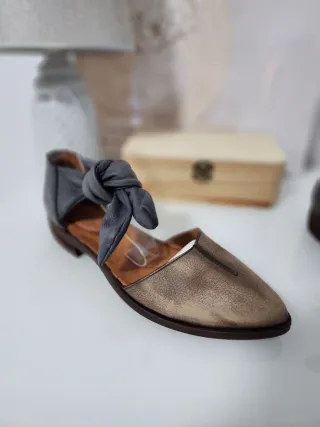 Bailarinas de piel color marrón y gris