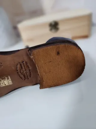 Bailarinas de piel color marrón y gris