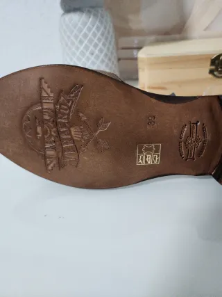 Bailarinas de piel color marrón y gris