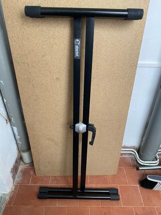 Soporte Teclado Adam Hall