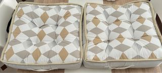 2 Cojines Suelo IKEA Diseño Geométrico