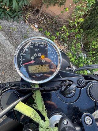 Moto Guzzi V7 III Stone Negra