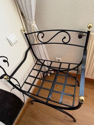 Silla forja negra con cojín blanco