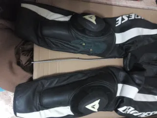 Mono Dainese Talla 52 Negro/Blanco