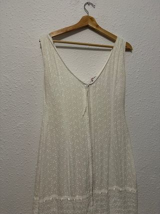 Vestido de flamenca blanco perforado