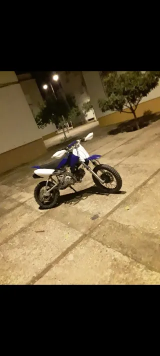 Moto de Cross 110 azul y blanca