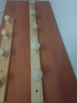 Nuevo sin usar perchero de madera con 5 y 4