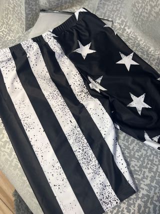 Mallas cortas deportivas estrellas y rayas