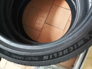 Neumáticos de coche