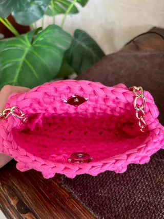 Borsetta artigianale rosa con catena oro