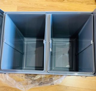 Cubo de basura con 2 compartimientos