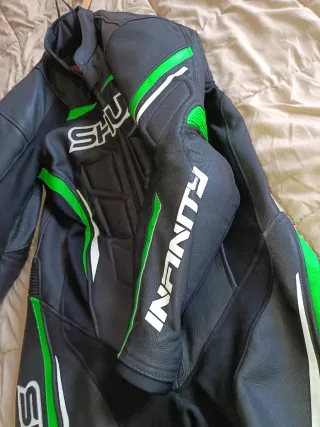 Mono de cuero Shua talla 50