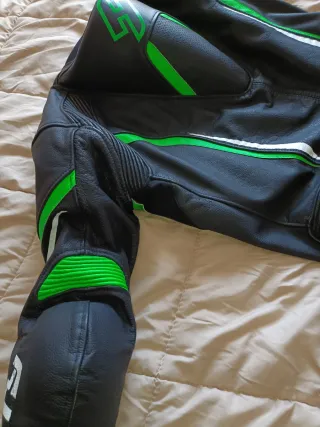 Mono de cuero Shua talla 50