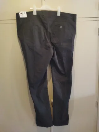 Pantalón de montaña y trekking Quechua