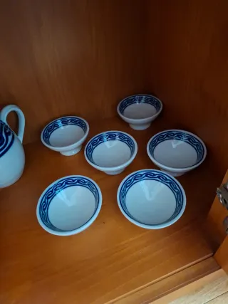 Juego de jarra y 6 tazas de cerámica