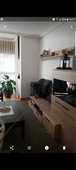 Mesa de comedor redonda de cristal y sillas