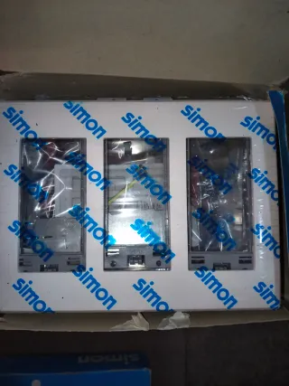 Lote de 4 cajas Simon