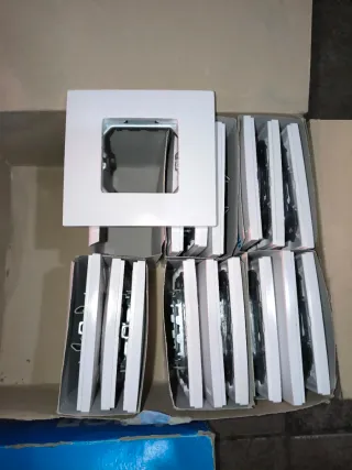 Lote de 4 cajas Simon