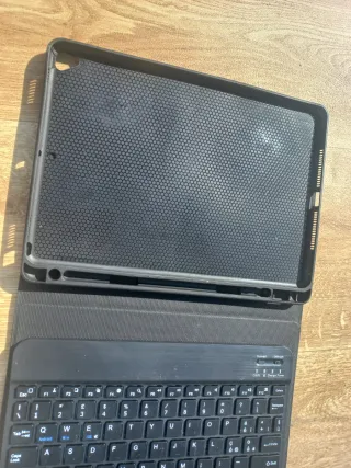 Cover per tablet con tastiera