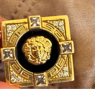 Anillo Versace Dorado Peso 28 gramos