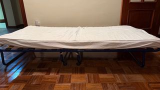 Cama plegable con colchón