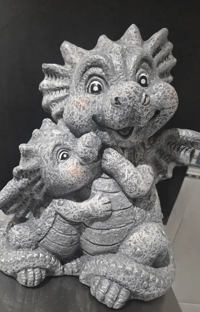 Figura jardín. ABRAZO Mamá y Bebé DRAGÓN 36x29x28