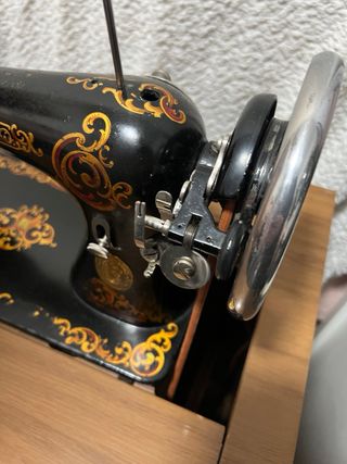 Máquina de coser Alfa antigua