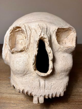 Escultura brutalista “Memento Mori” Ferrero 1980