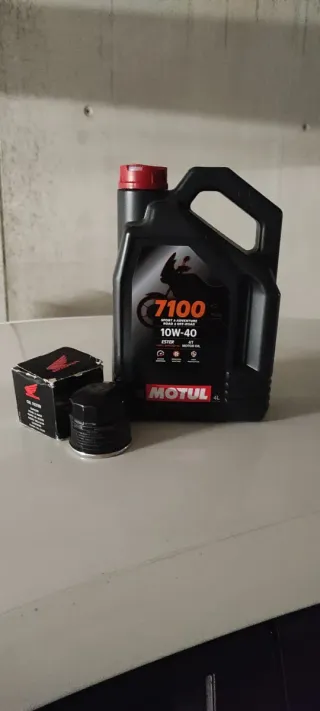 Batería Yuasa YTZ8V Honda CB 500 X y aceite con fi