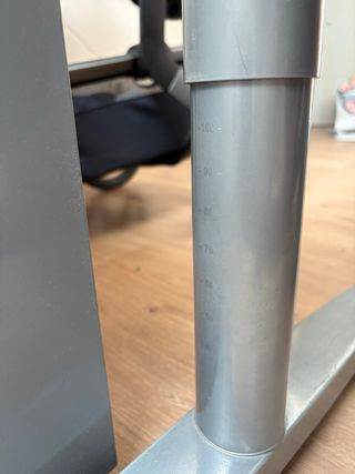 Mesa Ikea Galant blanca y metal