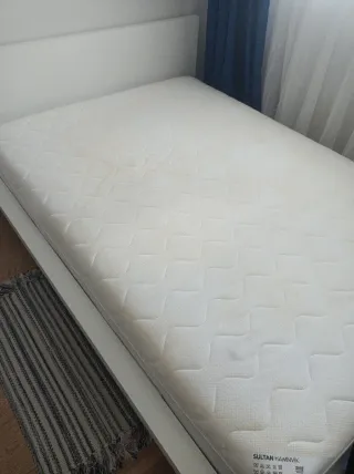 Cama con Colchón