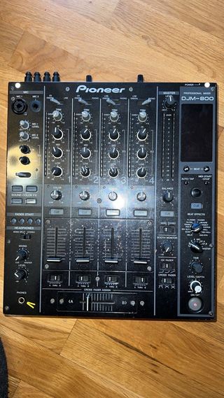 Mesa de mezclas Pioneer DJM-800 Negra