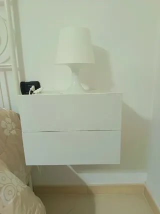 Coppia comodini sospesi bianchi compresi di staffe