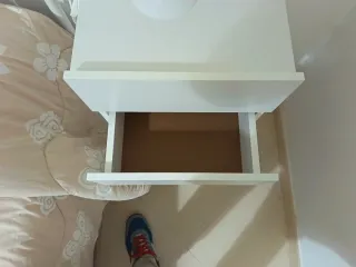 Coppia comodini sospesi bianchi compresi di staffe