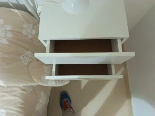 Coppia comodini sospesi bianchi compresi di staffe