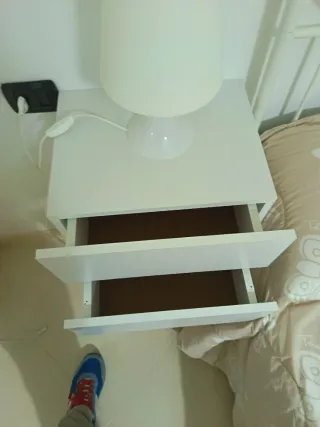 Coppia comodini sospesi bianchi compresi di staffe