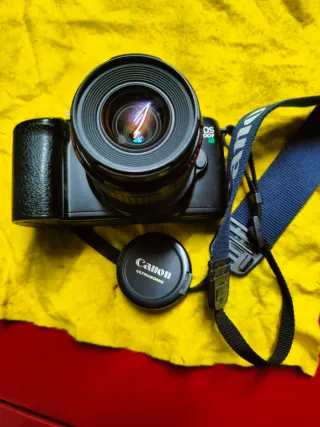 Cámara Canon EOS 1000F Negra